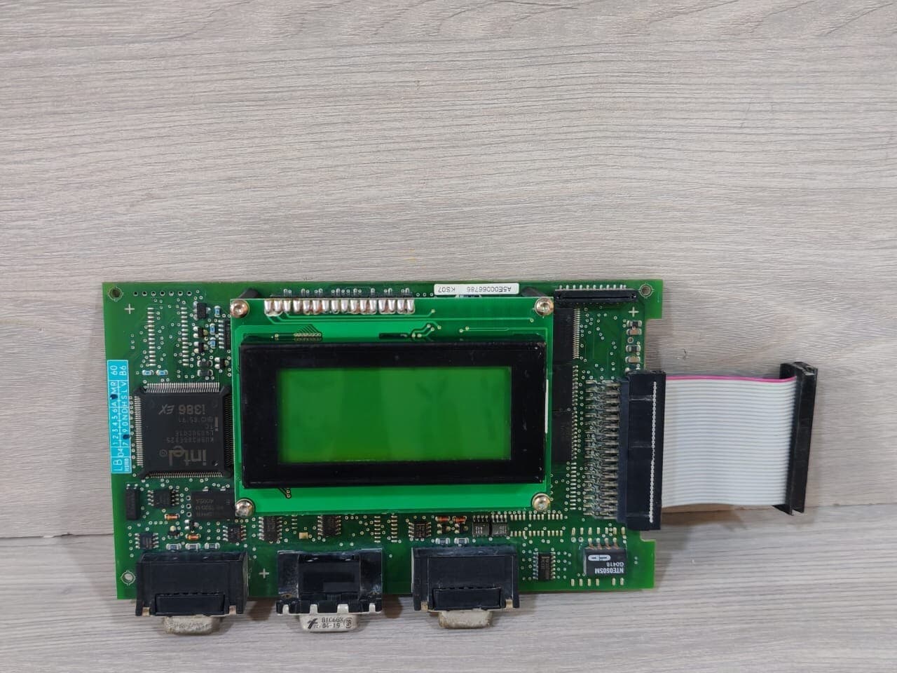 SIEMENS A5E00066789 KS07/J31070-A5413-F006-C1-85 BOARD W/ PC 1604A B LCD PANEL