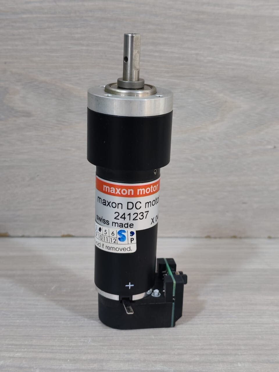 MAXON MOTOR 241237 DC MOTOR SWISS MADE X 04