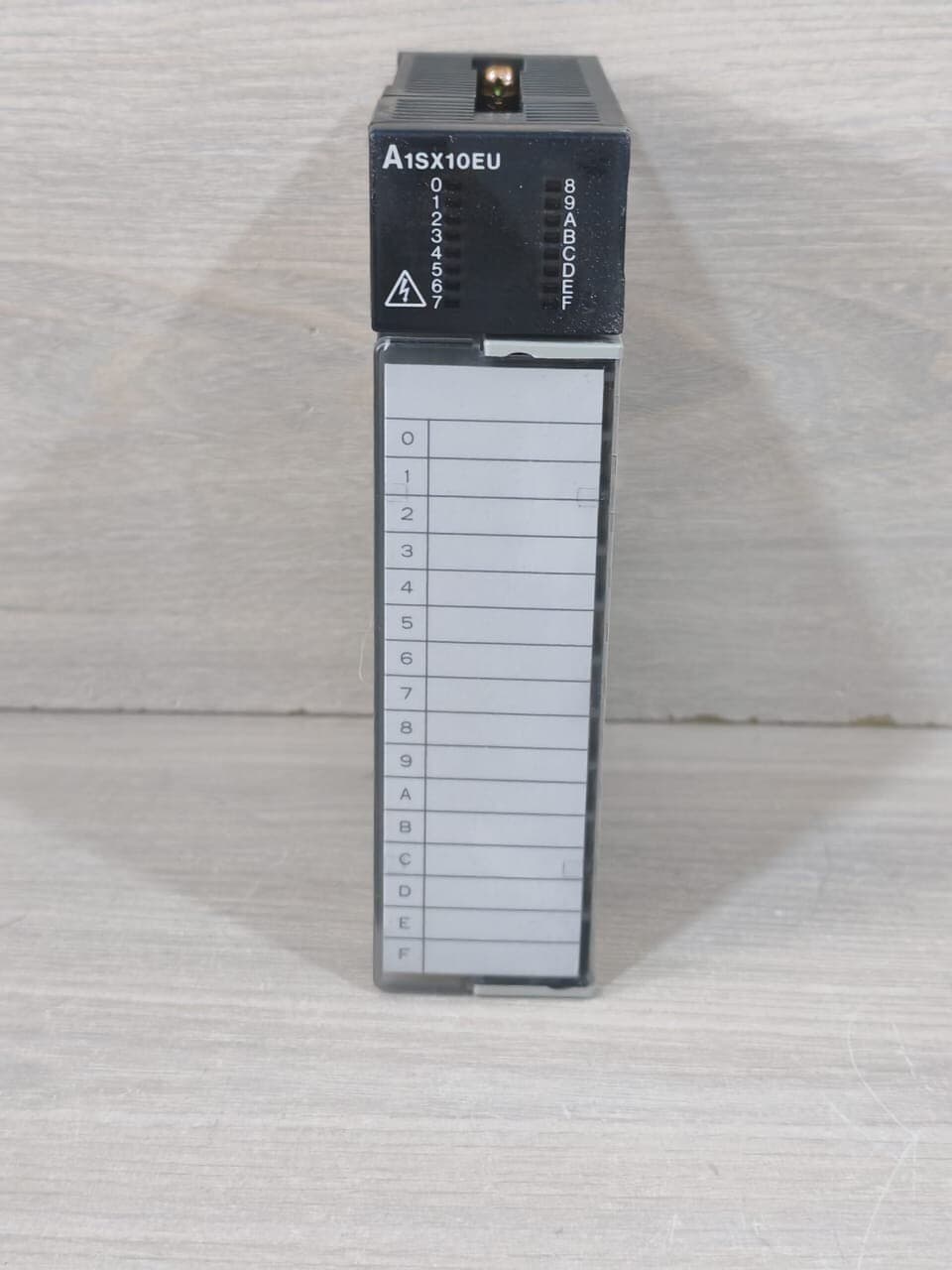 MITSUBISHI A1SX10EU INPUT UNIT 120VAC 7mA- WITH BROKEN TOP COVER