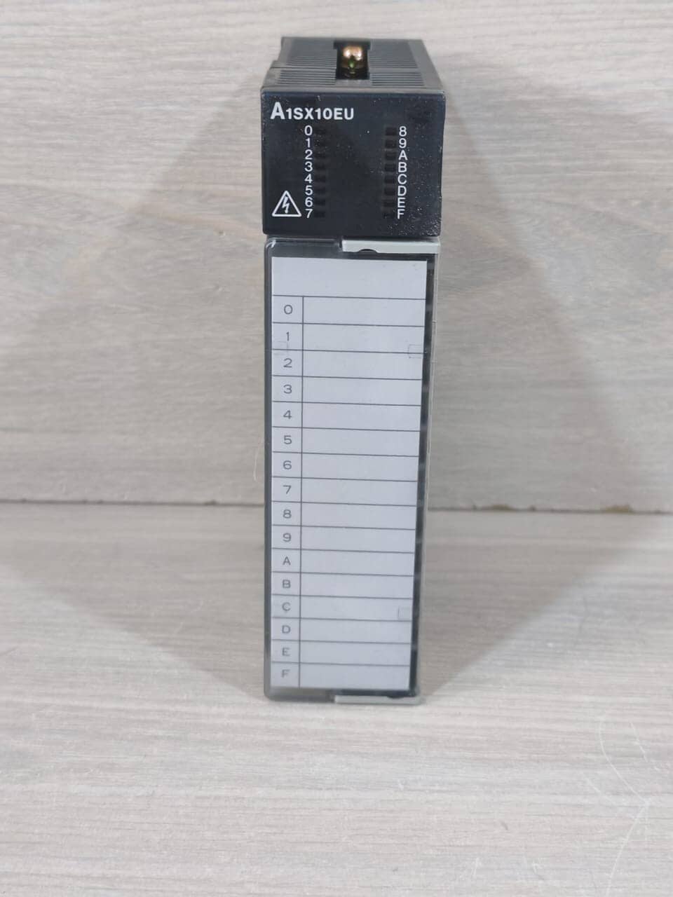 MITSUBISHI A1SX10EU INPUT UNIT 120VAC 7mA- WITH BROKEN TOP COVER