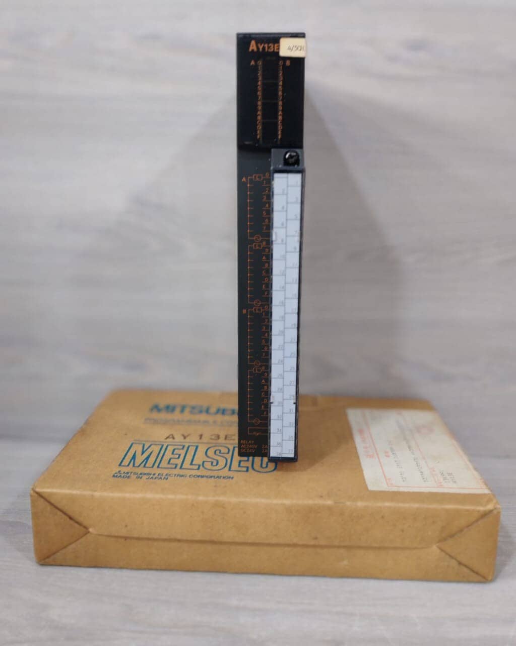 MITSUBISHI MELSEC AY13E PROGRAMMABLE CONTROLLER OUTPUT MODULE