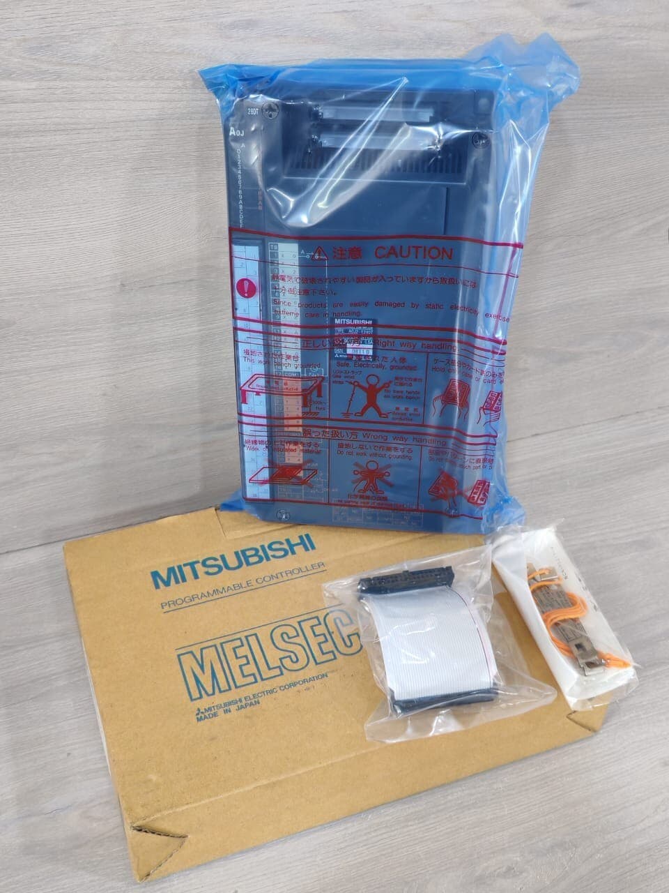 Mitsubishi A0J2-E28DT Programmable Controller 13K621