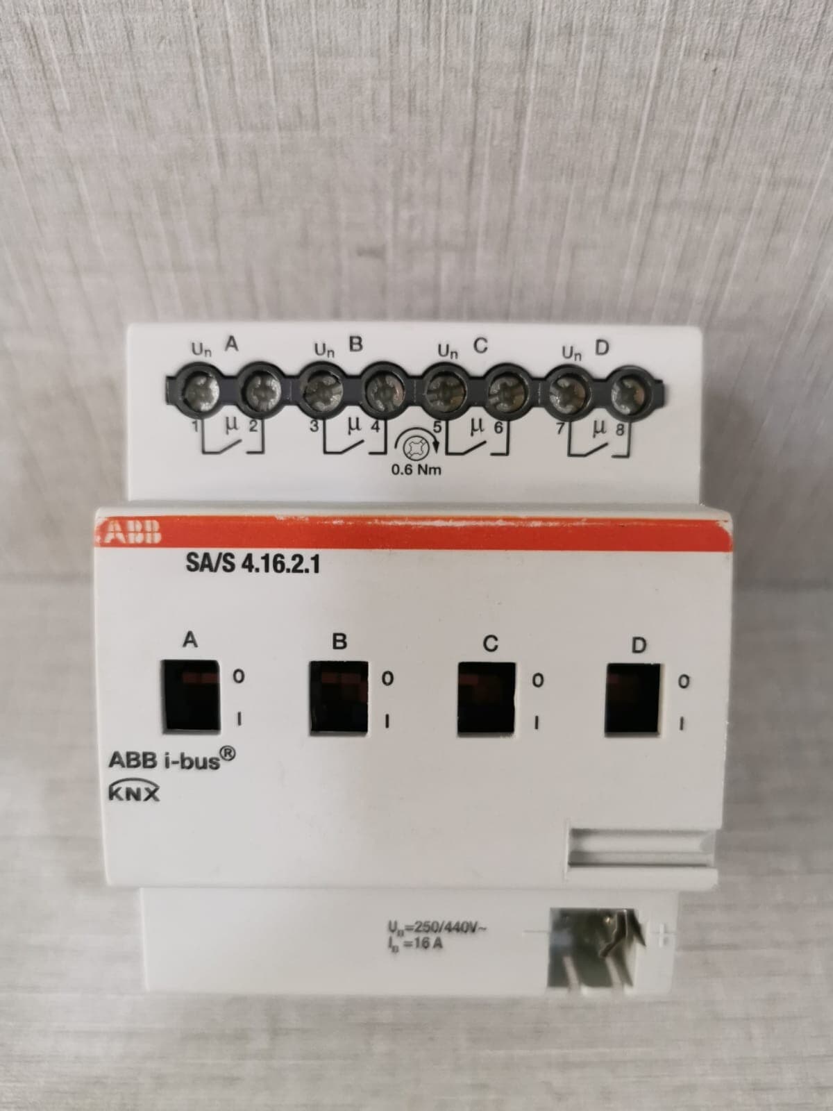 ABB 2CDG110160R0011 / ABB Switch Actuator SA/S4.16.2.1