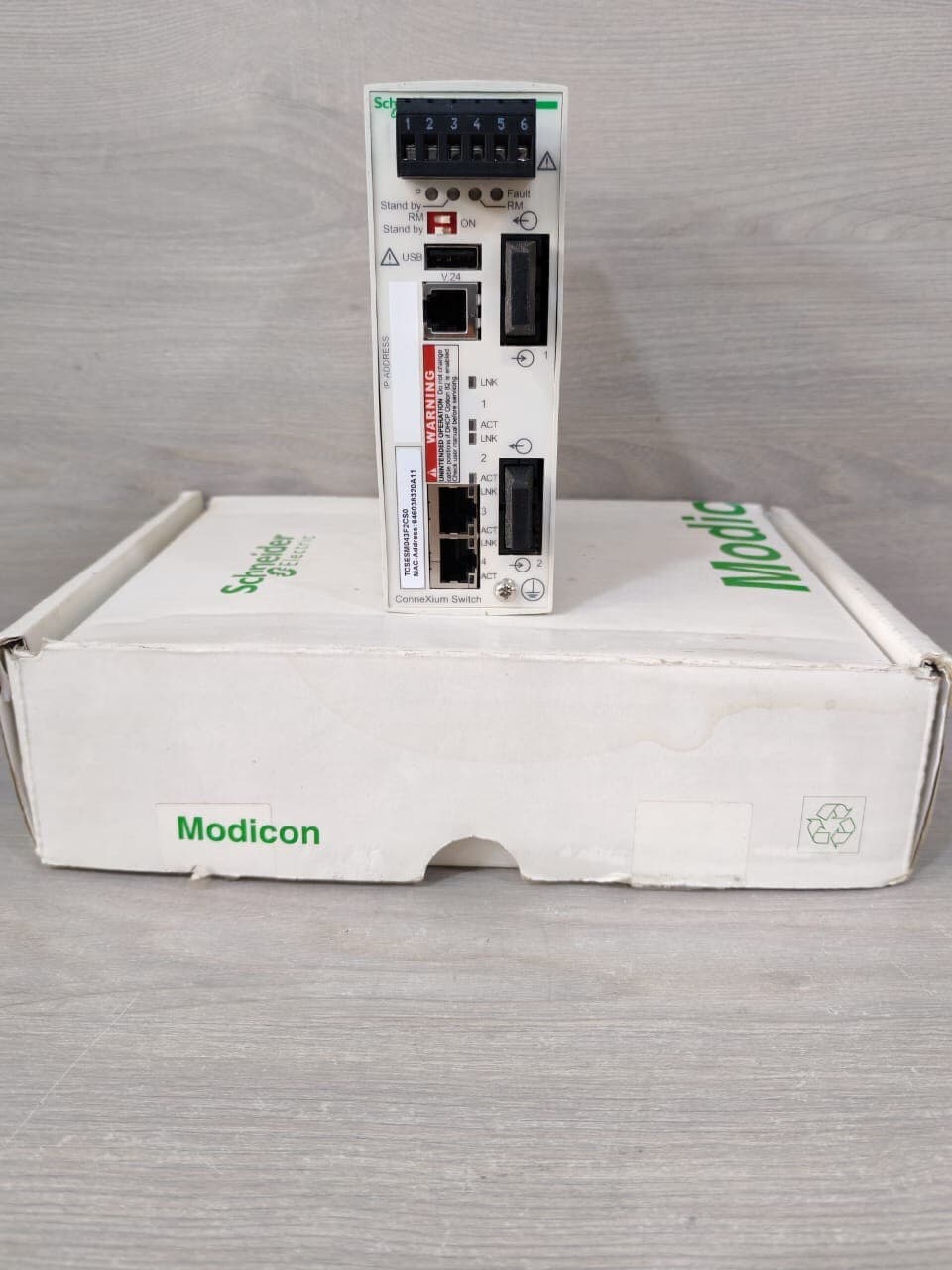 Schneider-Electric TCSESM043F2CS0 ConneXium MAnaged Switch 2TX/2FX-SM