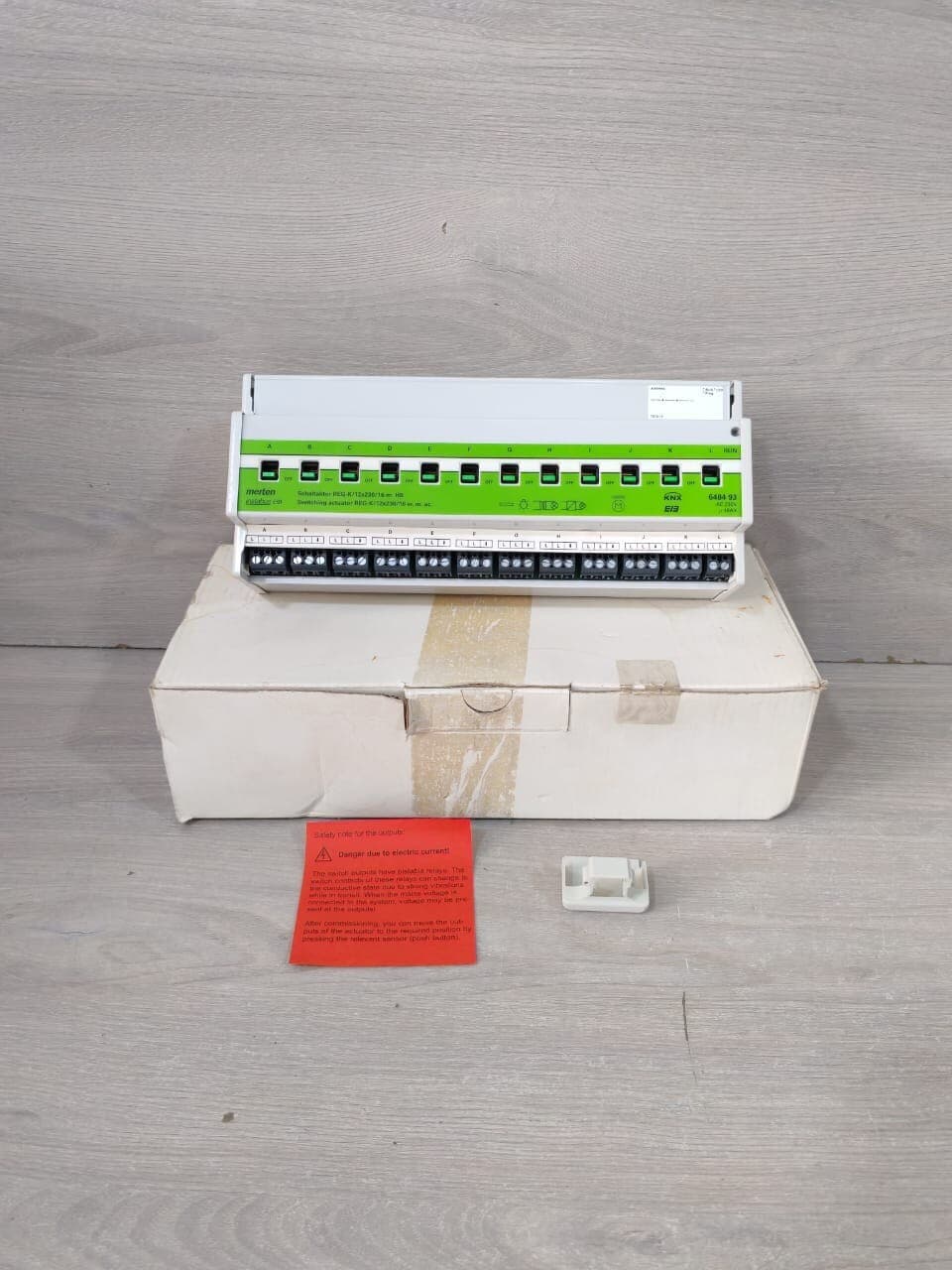 MERTEN 648493 Knx REG-K/12X230/16 W.M.AC SWITCHING ACTUATOR 230V- W/ FILTHY BOX