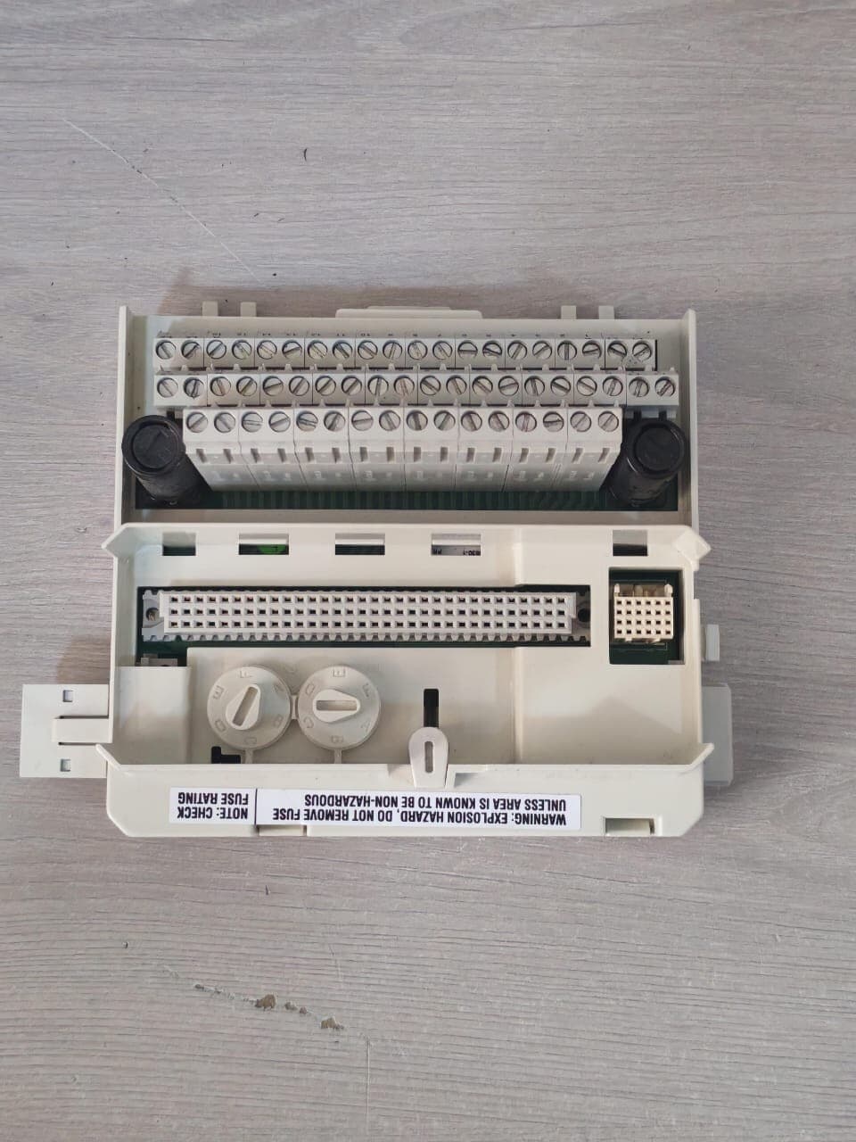 ABB 3BSE013234R1 PR:H TU830V1 TERMINATION UNIT
