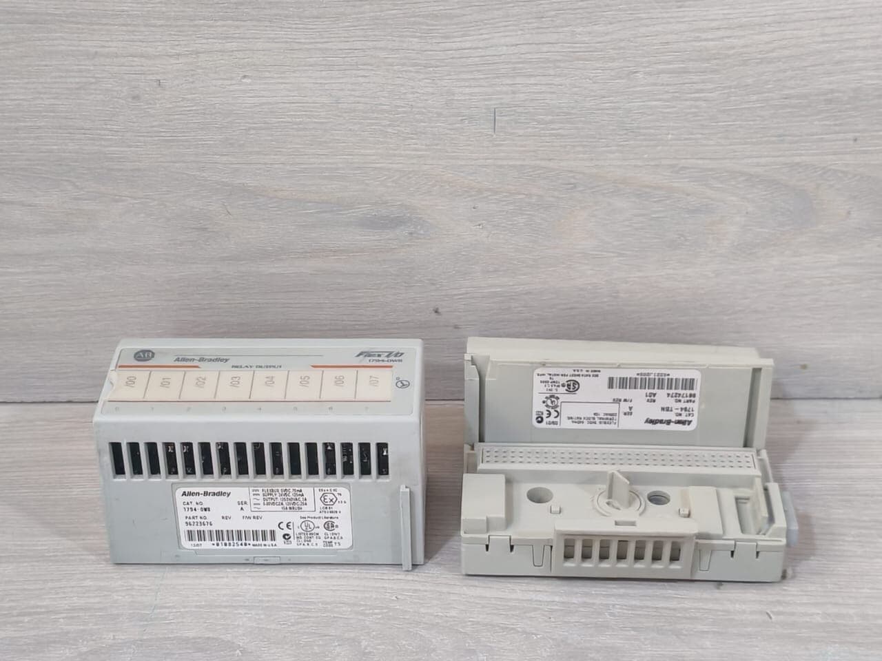 Allen-Bradley 1794-0W8 Ser.A Output Module 96223676 With 1794-TBN Ser.A 96174274