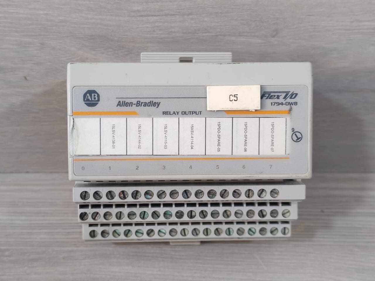 Allen-Bradley 1794-0W8 Ser.A 96223673 Rev.A01 Relay OutPut w/ 1794-TB3 Ser A