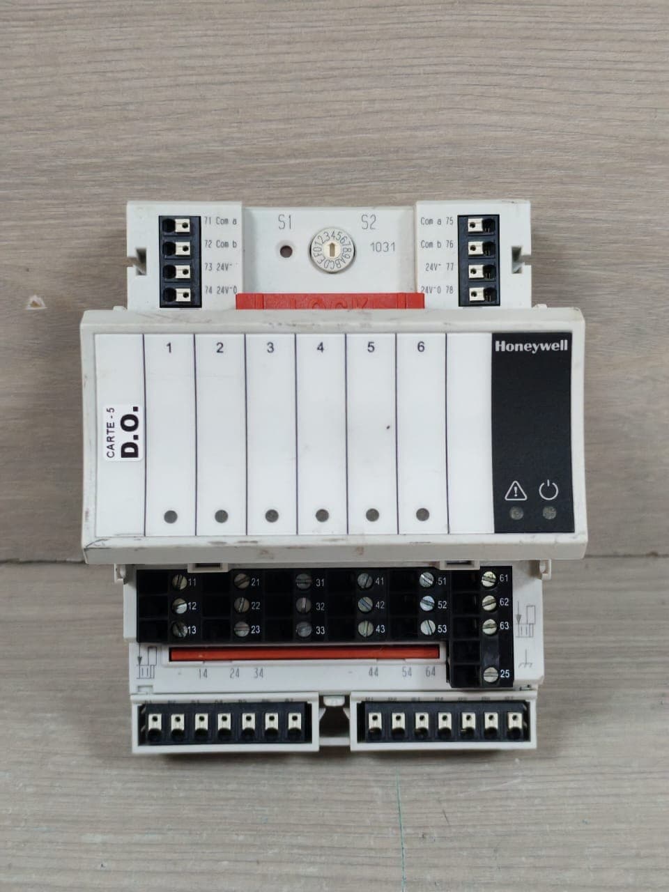 HONEYWELL XF824A BINARY INPUT MODULE WITH XSU824-25 BASE 24V