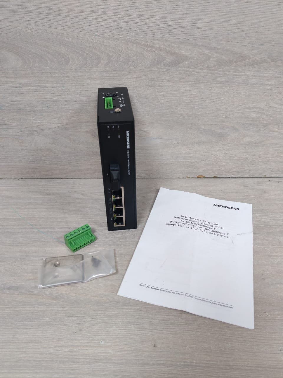 MICROSENS MS657104X INDUSTRIAL FAST ETHERNET SWITCH 4X10/100T 1X100FX