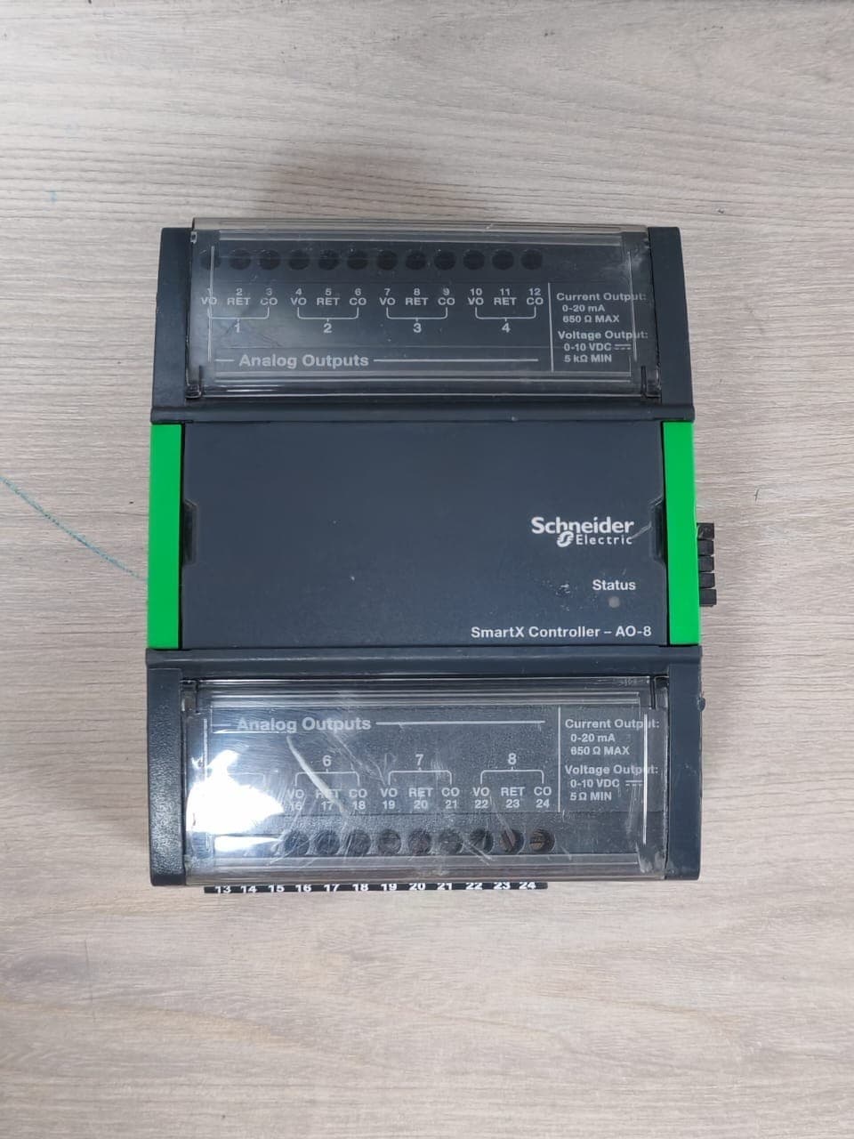 Schneider Electric AO-8 SmartX Controller SXWAO8XXX10001 w/ TB-I/O-W1 Base