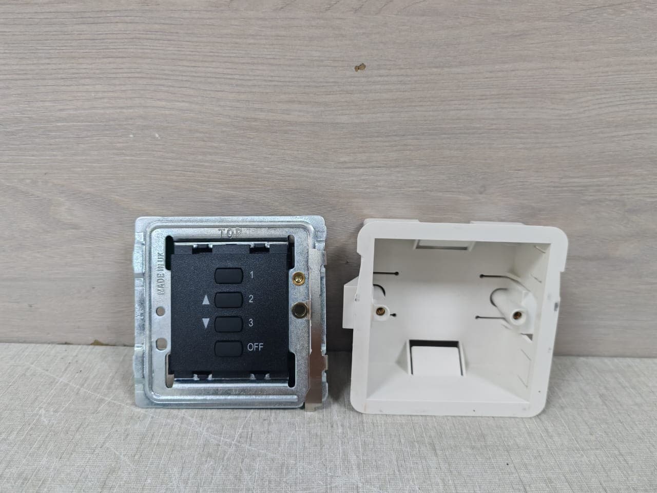 Ex-Or By Honeywell MLSLCP4 MK2 4-Button Control Plate-with back plate