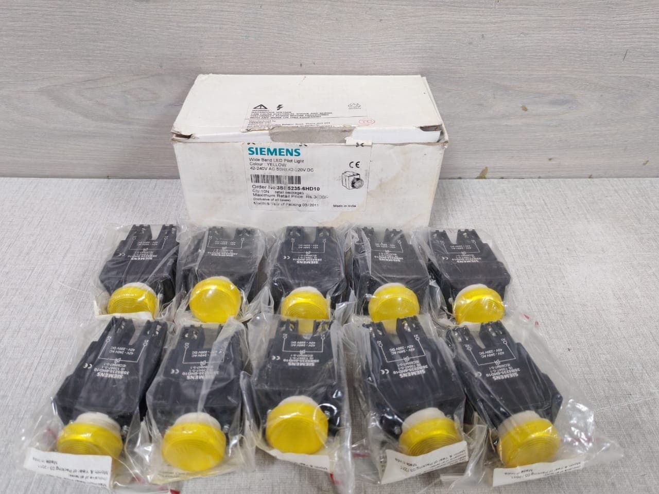 SIEMENS 3SB5235-6HD10 YELLOW WIDE BAND LED PILOT LIGHT (1 BOX 10PCS.)