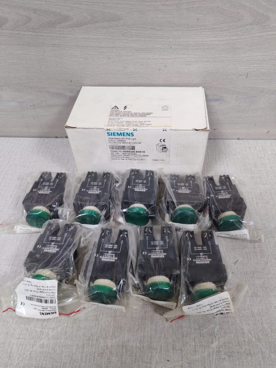SIEMENS 3SB5235-6HE10 GREEN WIDE BAND LED PILOT LIGHT (1 BOX .)