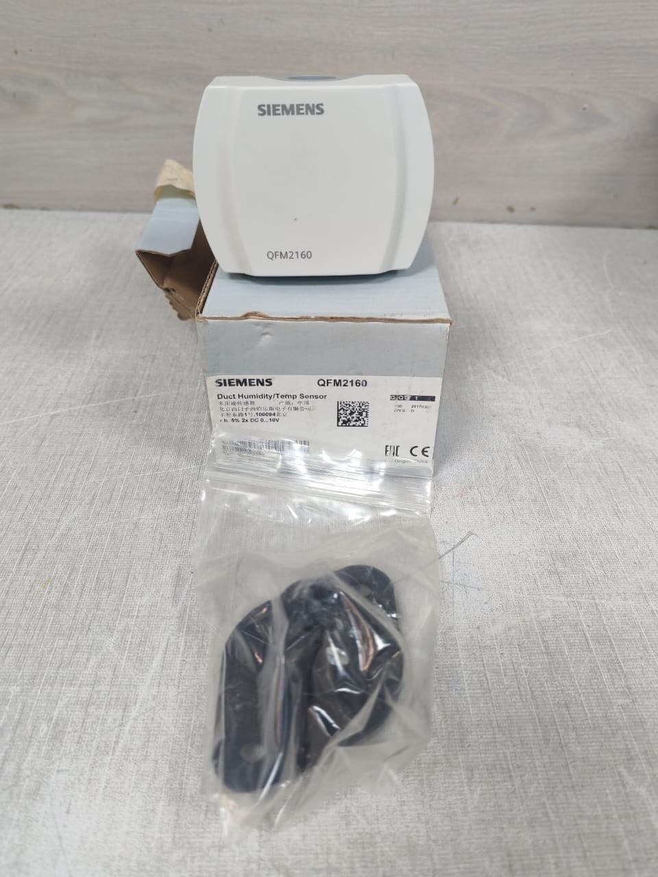 SIEMENS QFM2160 DUCT HUMIDITY / TEMP. SENSOR 24V