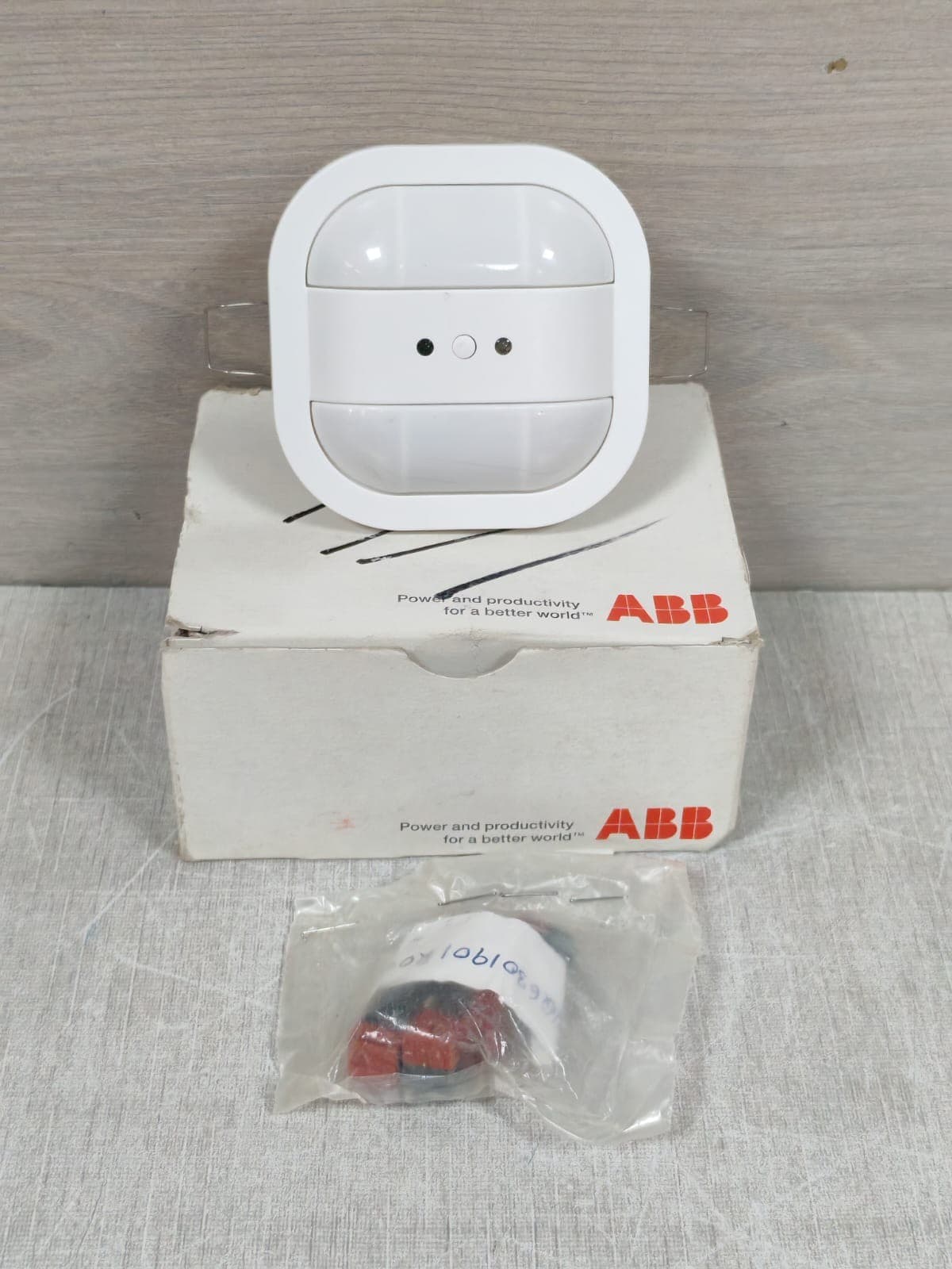 ABB 6131/20-24-500 2CKA006132A0342 I-BUS MINI PRESENCE DETECTOR KNX-W/O ORIG.BOX