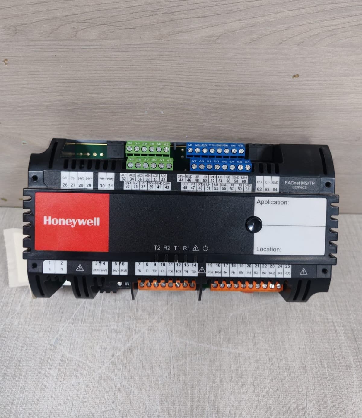 HONEYWELL CPO-RL6 6AO, 10UI, 4 RELAYS, 4 TRIACS ROOM CONTROLLER