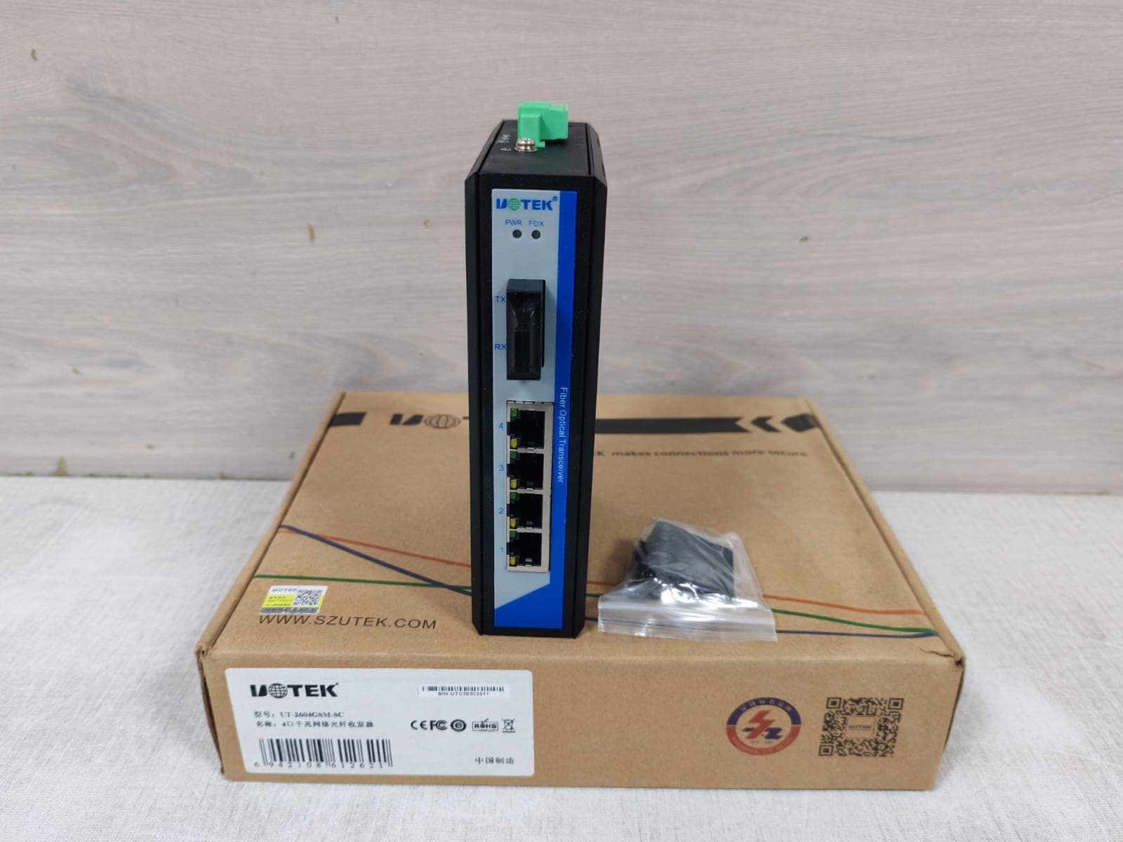UOTEK UT-2604GSM-SC 4-Port 1000M Network Fiber Optical Transceiver