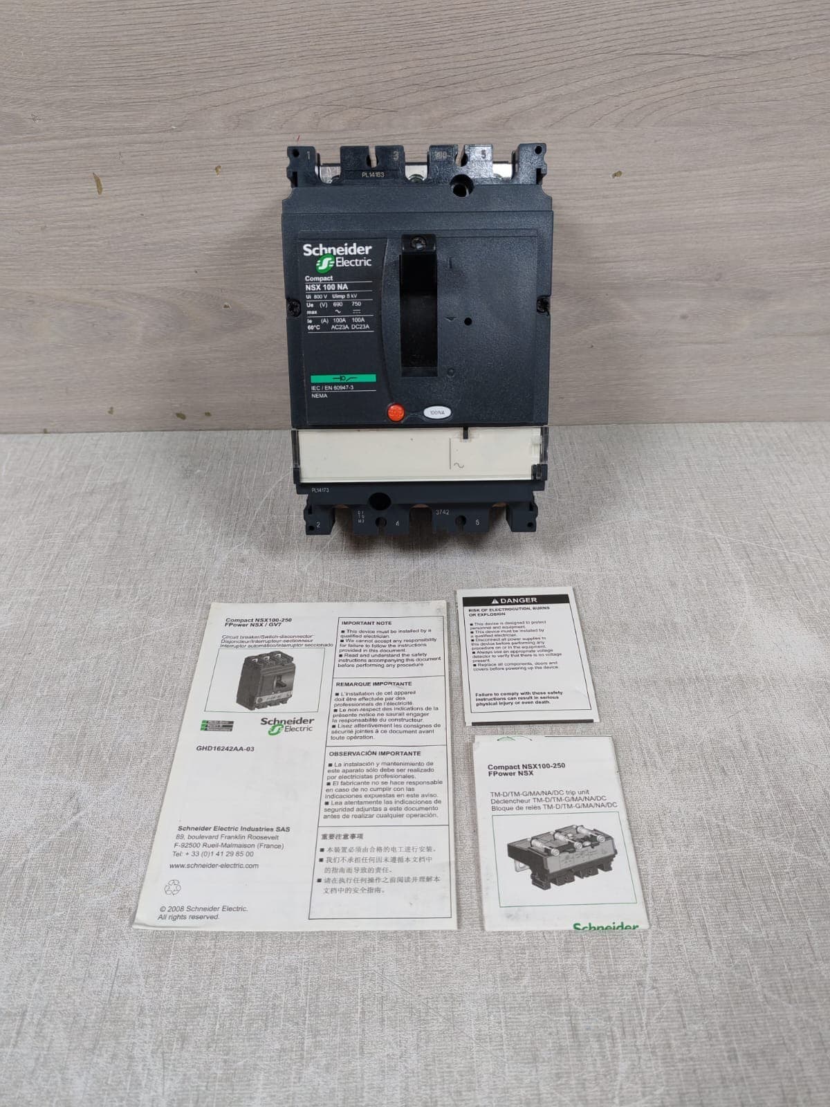 SCHNEIDER ELECTRIC COMPACT NSX100NA CIRCUIT BREAKER