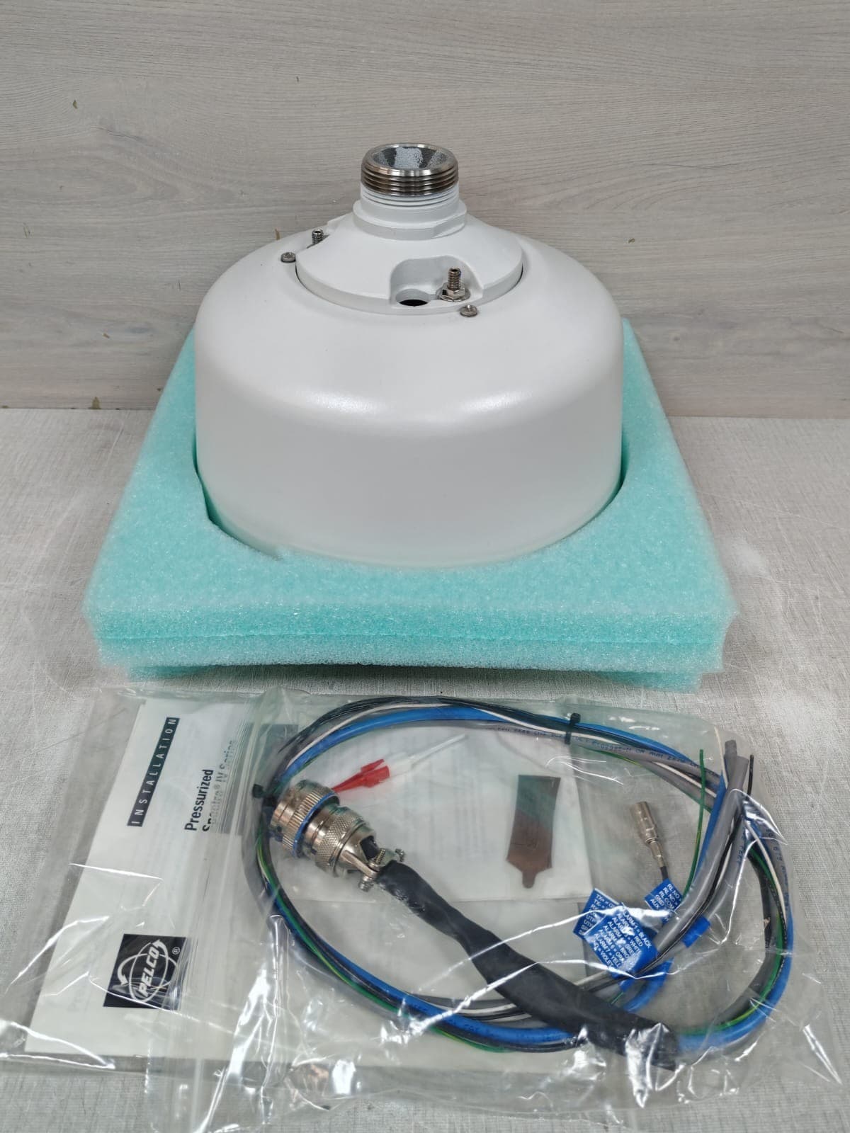 Pelco BB4-PR-E Spectra 4 PENDANT PRES ENV. GRAY REV. A1