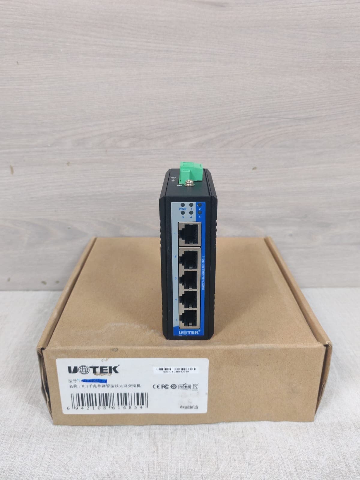 UOTEK UT-6405C 5-PORT 100M UNMANAGED ETHERNET SWITCH