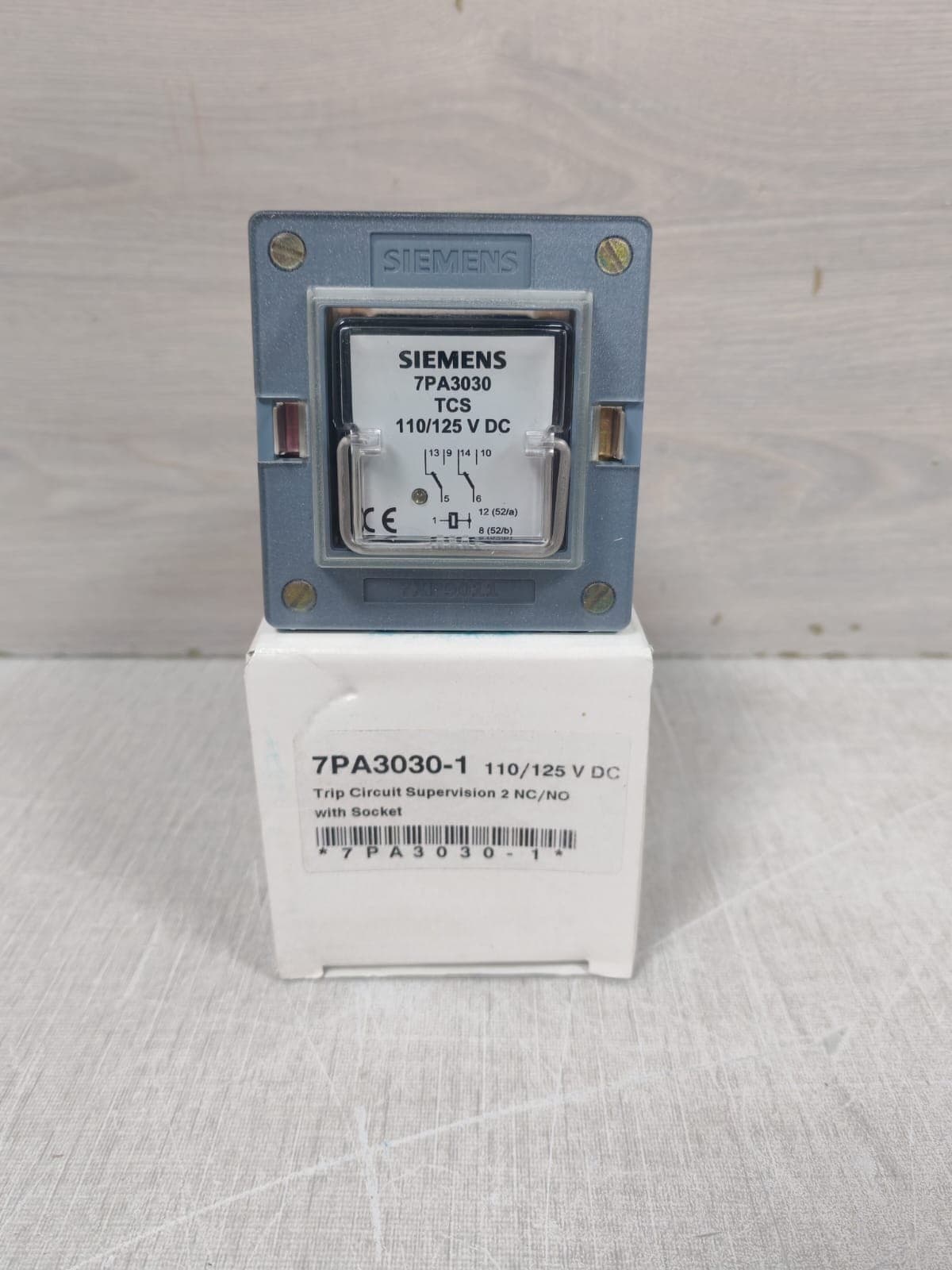 SIEMENS 7PA3030 7PA3030-1 TRIP CIRCUIT SUPERVISION 2 NC/NO W/ SOCKET 100-125VDC