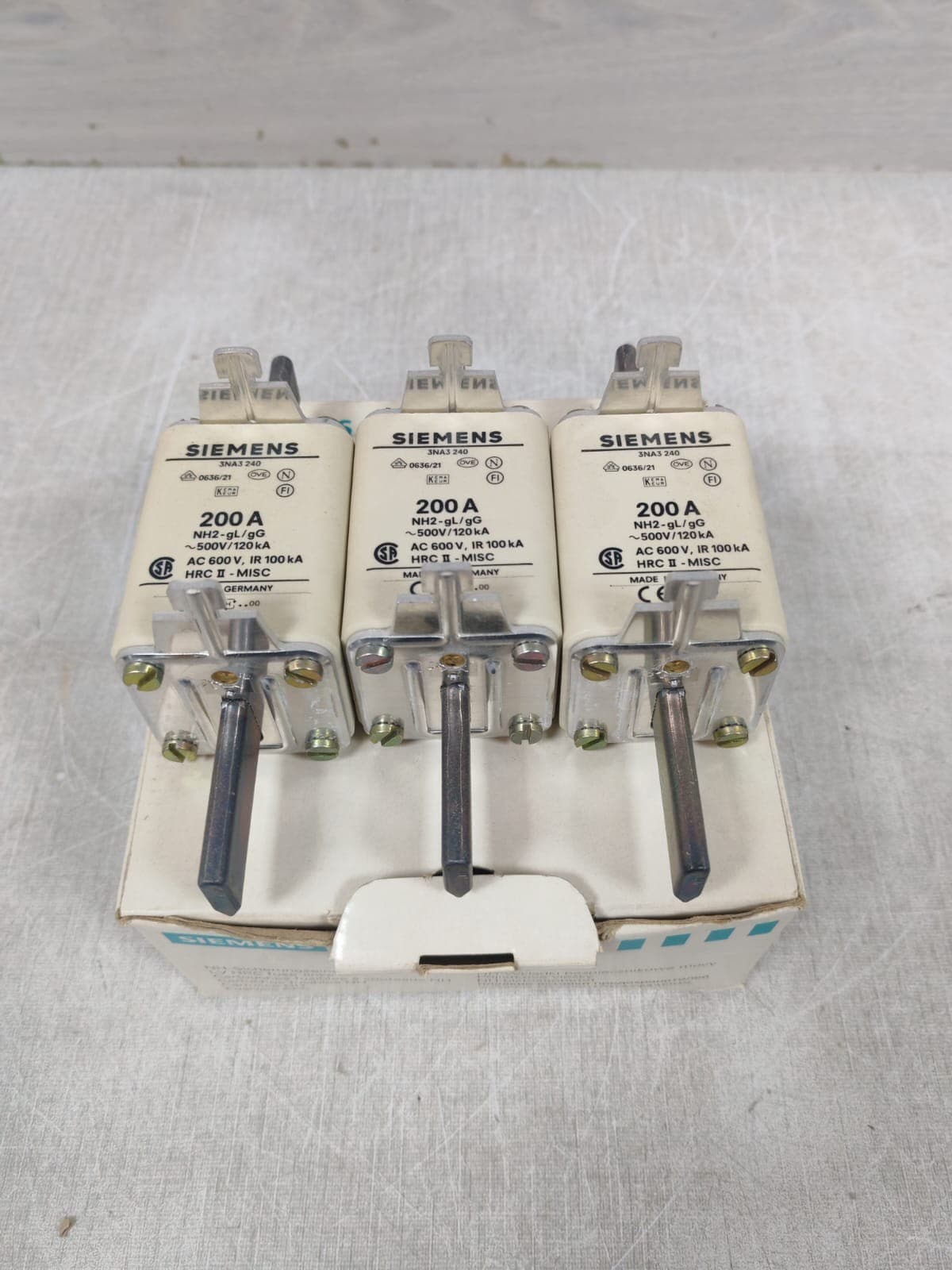 SIEMENS 3NA3240 LV-HRC-FUSE LINKS 200A