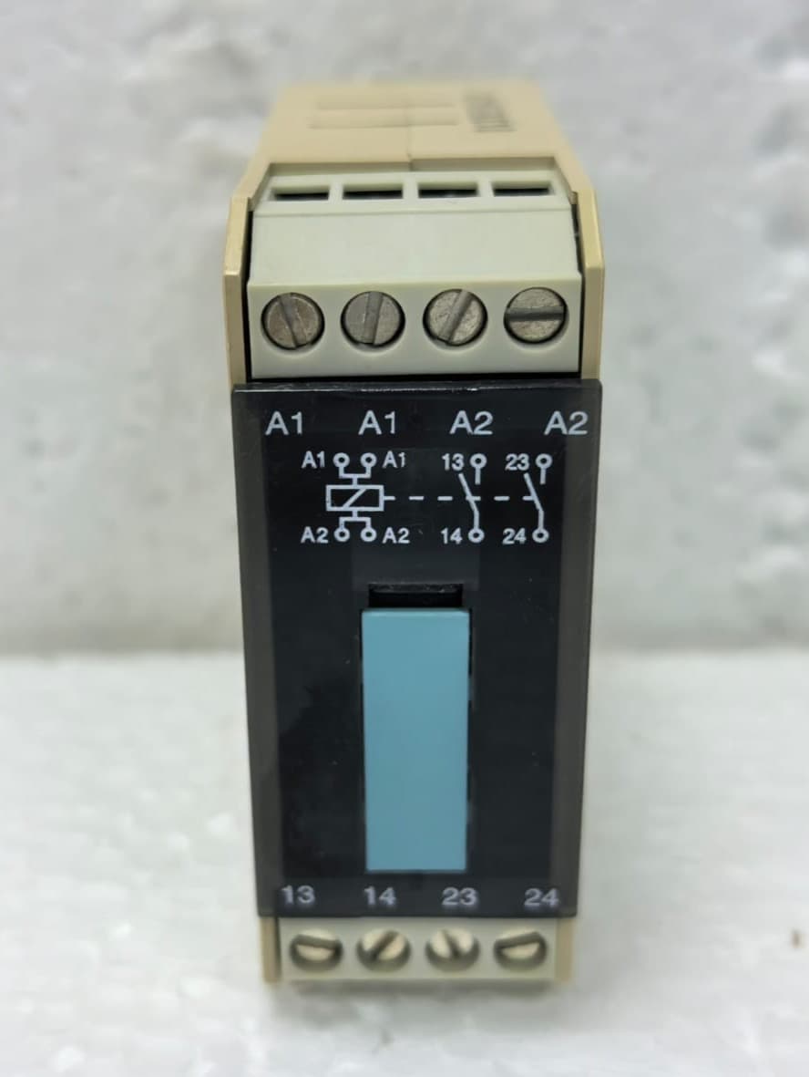 SIEMENS 3TX7 002-1CB00 OUTPUT INTERFACE RELAY