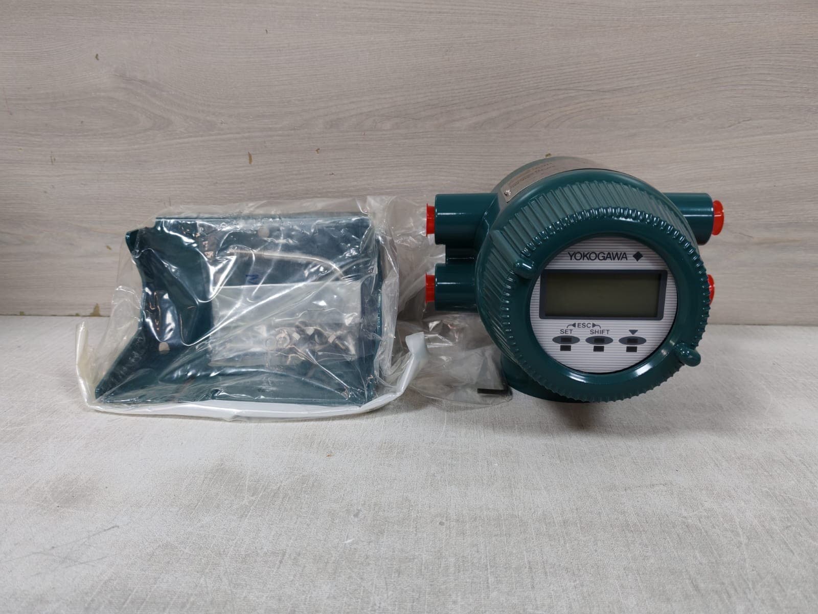 YOKOGAWA AXFA14G -E1-21 S1 ADMAG AXF MAGNETIC FLOWMETER 100-120VDC