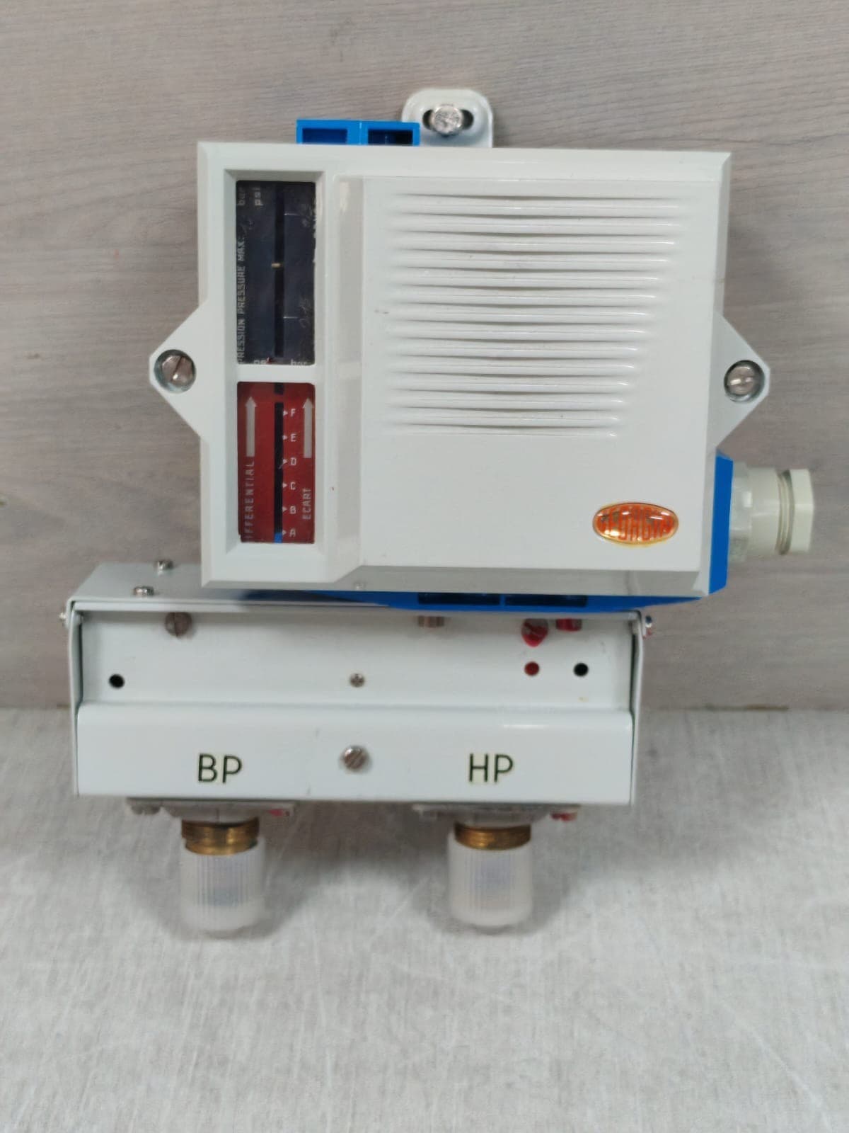 GEORGIN DPB16P10 / OPD16BJSA0000 PRESSURE SWITCH 0.150A 13 BAR