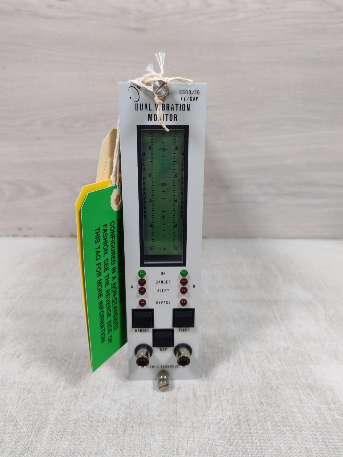 BENTLY NEVADA 3300/16 3300/16-03-01-00-01-01-00 XY/GAP DUAL VIBRATION MONITOR