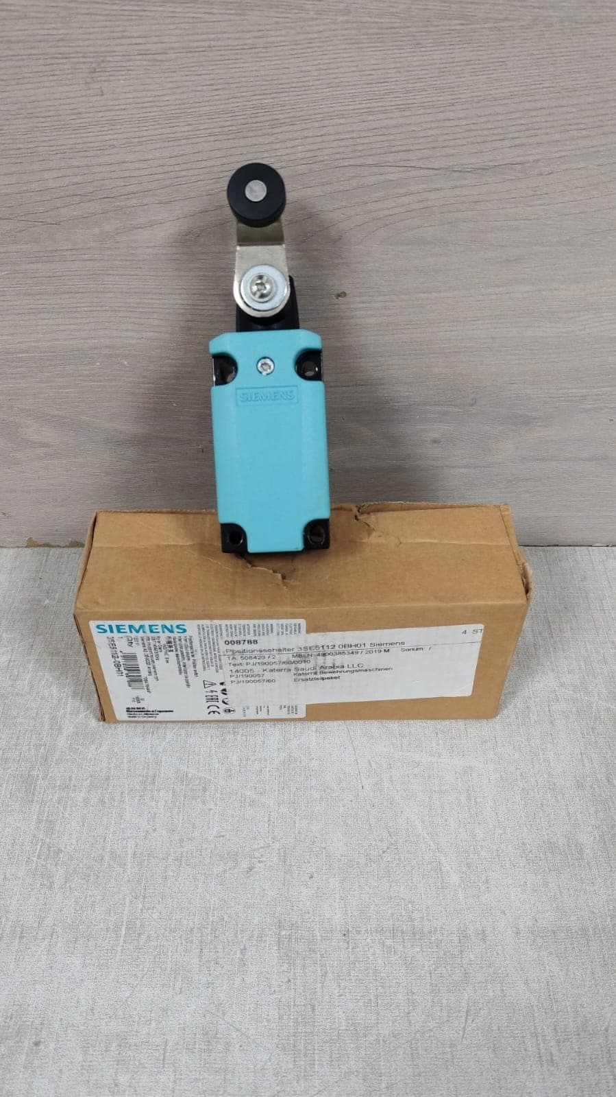 SIEMENS AG 3SE5112-0BH01 ROLLER LEVER LIMIT SWITCH