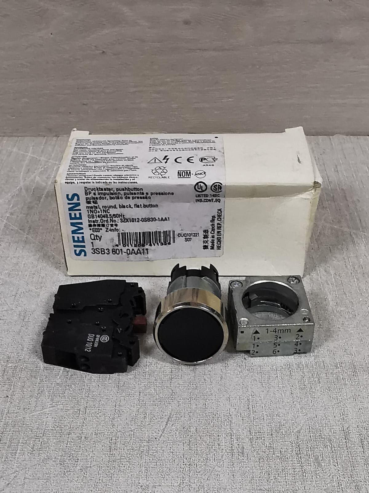 3SB3 601-0AA11 DRUCKTASTER PUSH BUTTON