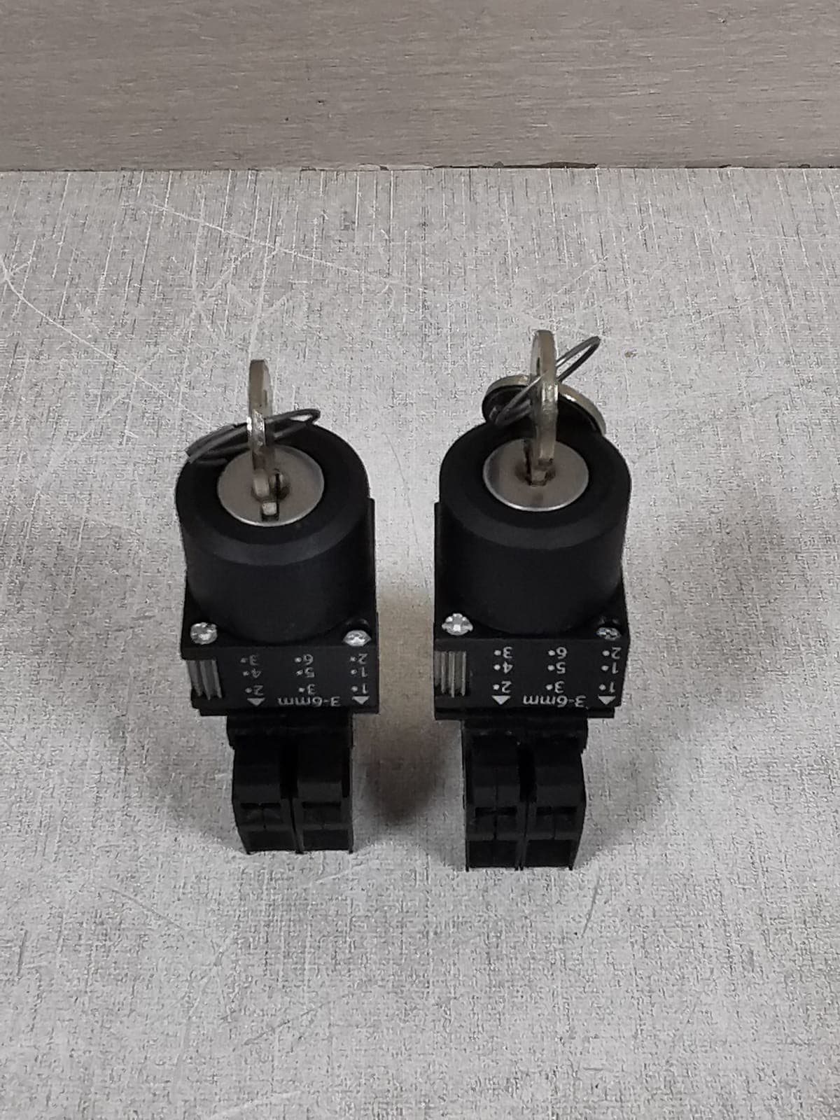 SIEMENS 3SB3400-0E KEYSWITCH