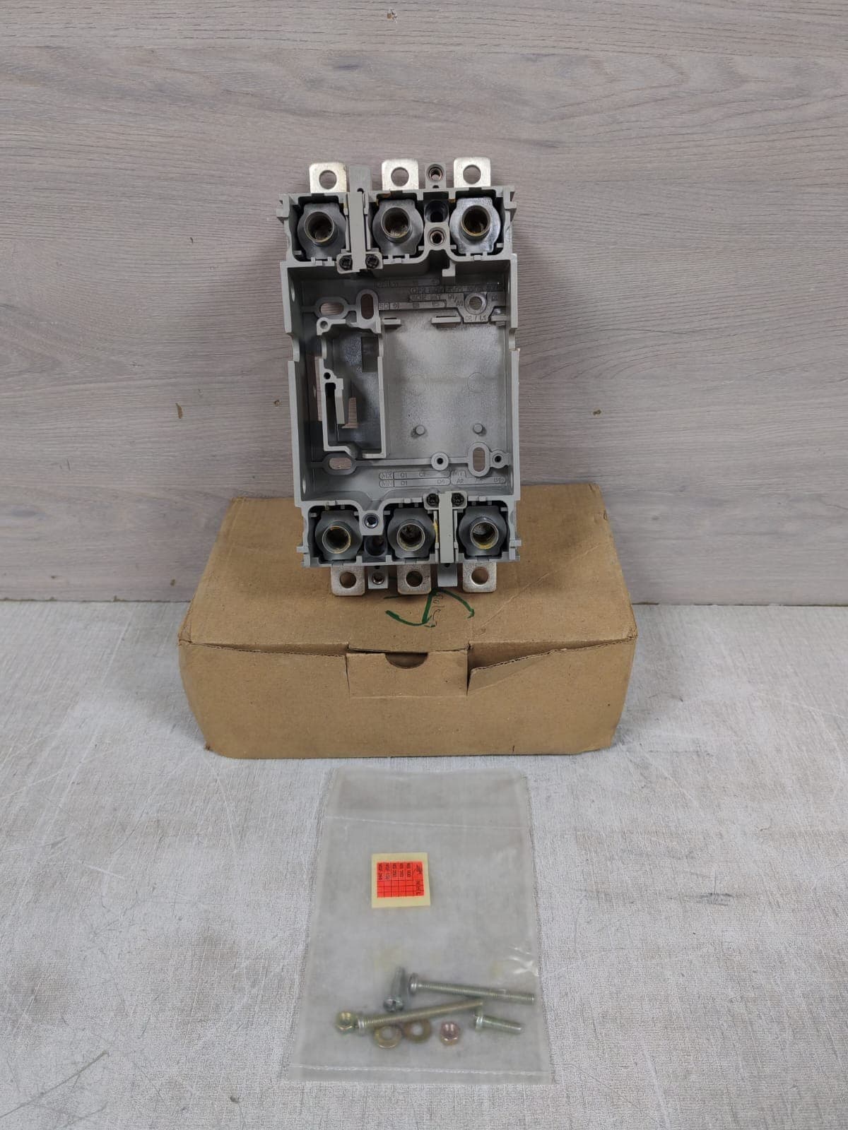 MERLIN GERIN 29266 COMPACT NS 3P DROPOUT BASE CIRCUIT BREAKER ACCESSORY