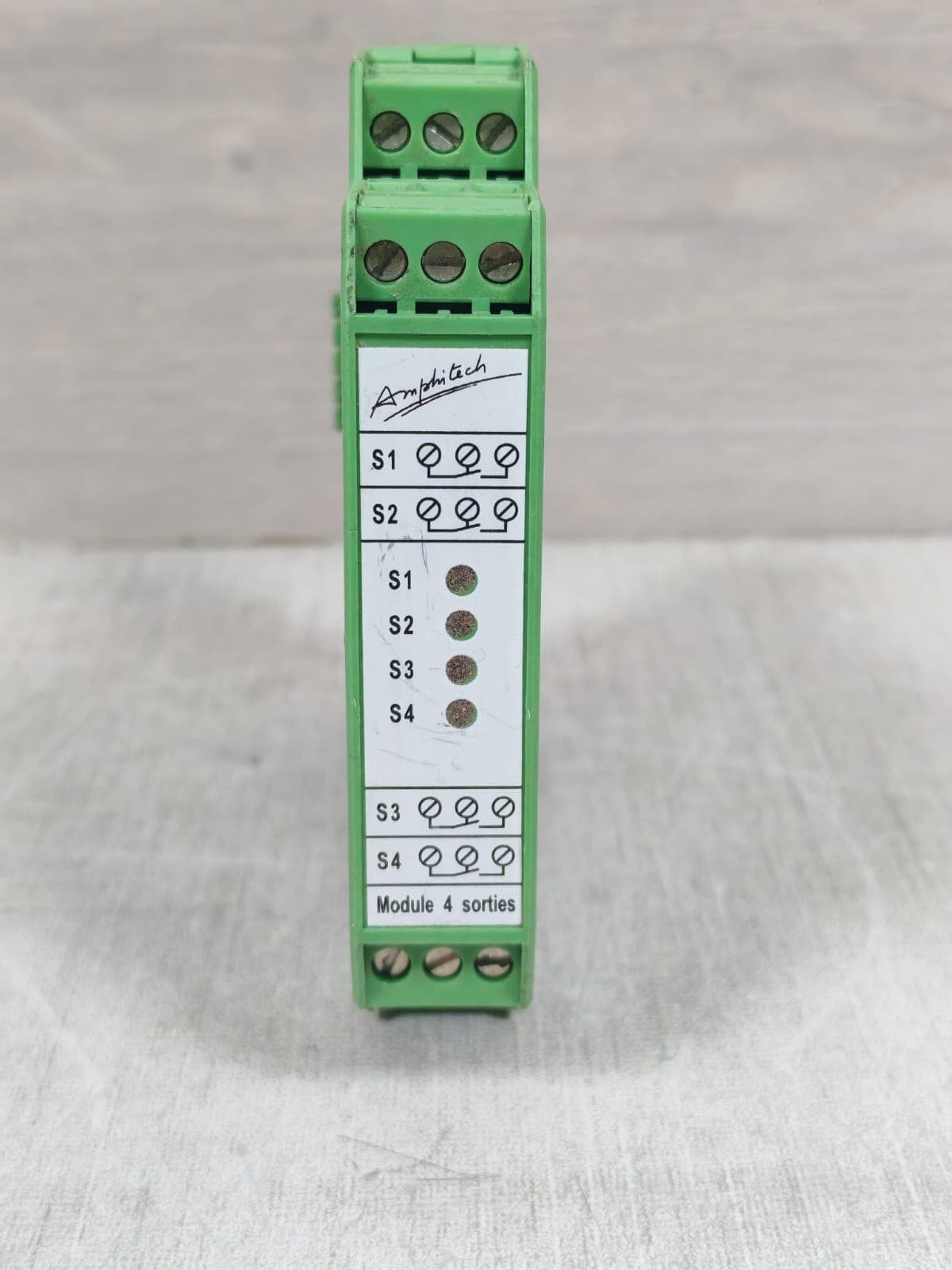 AMPHITECH 2426ZZ0000171671PT00102 4 INPUTS MODULE 120VAC/1A 60VDC/1A