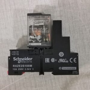 USED Schneider Electric RXM2AB1BD & RXZE2S108M Relay Socket Lot 2Pcs