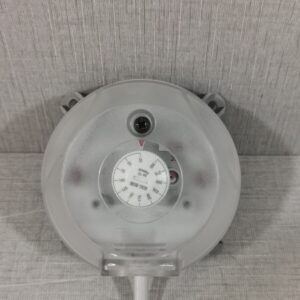 USED BECK Differential Pressure Switch 930.8x 100mbar WITH BROKEN PART