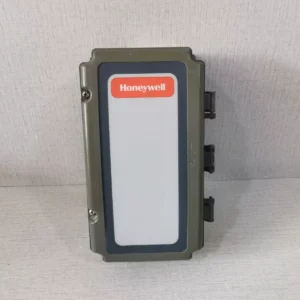 USED Honeywell T775S2008 Relay Expansion Module (with Slightly Broken Part)