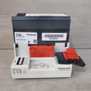 USED Honeywell XFL824A with base XS824-25 Analog Output Module