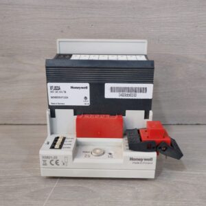 USED Honeywell XFL822A with base XS821-22 Analog Output Module