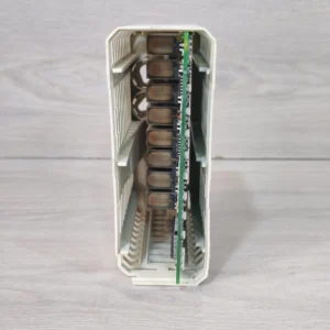 USED ABB DI820 3BSE008512R1 PR: E DIGITAL INPUT MODULE 120VAC/10mA- WITH BROKEN PART