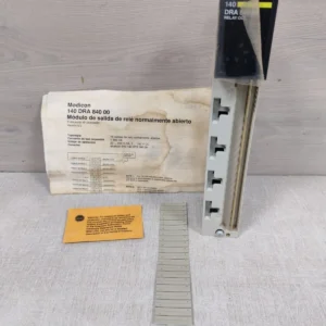 SCHNEIDER AUTOMATION TSX QUANTUM 140DRA84000 RELAY OUT 16X1 -NEW W/ FILTHY BOX