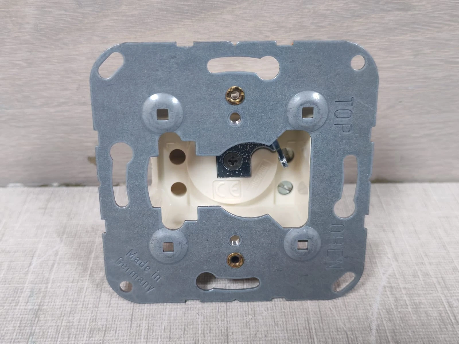 GIRA 0492 23 System 55,Aluminum Cover Key Switch Dorma 56330701-New Without Box - Image 2