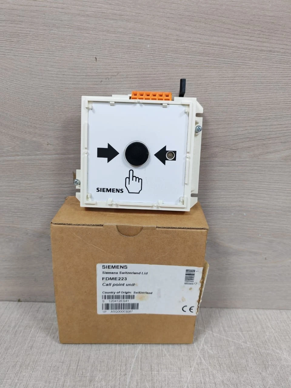 SIEMENS FDME223 CALL POINT UNIT / NEW OPEN BOX