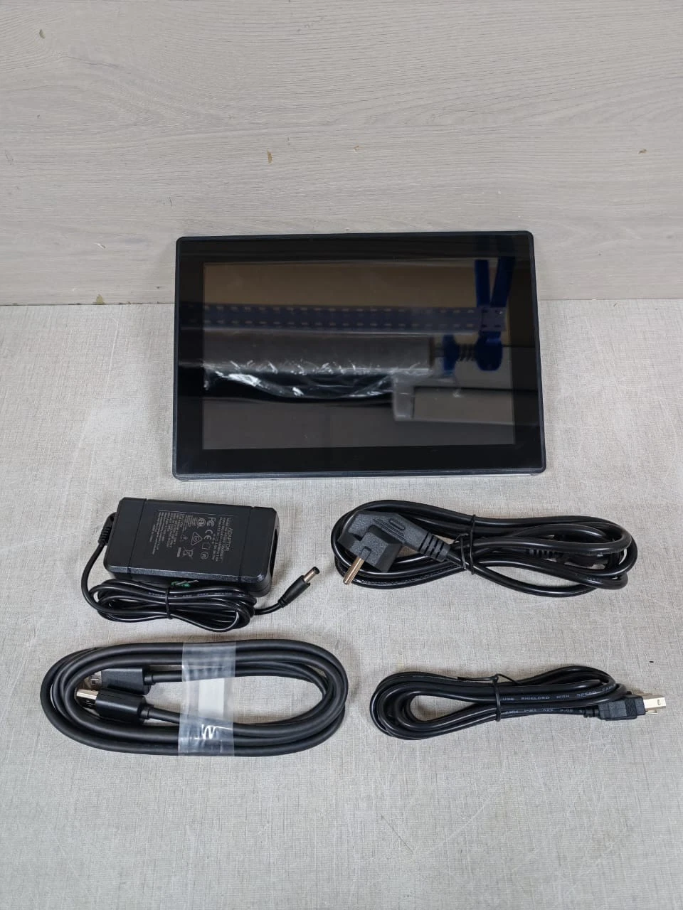 HANNspree HO105HTB /HSG1388 LCD MONITOR (HDMI)-New Without Box