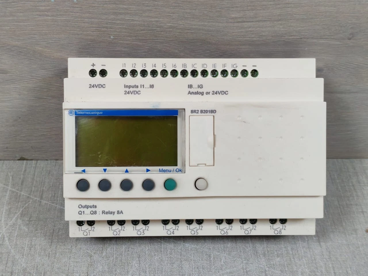 USED Telemecanique By Schneider Electric SR2 B201BD Compact Smart Relay
