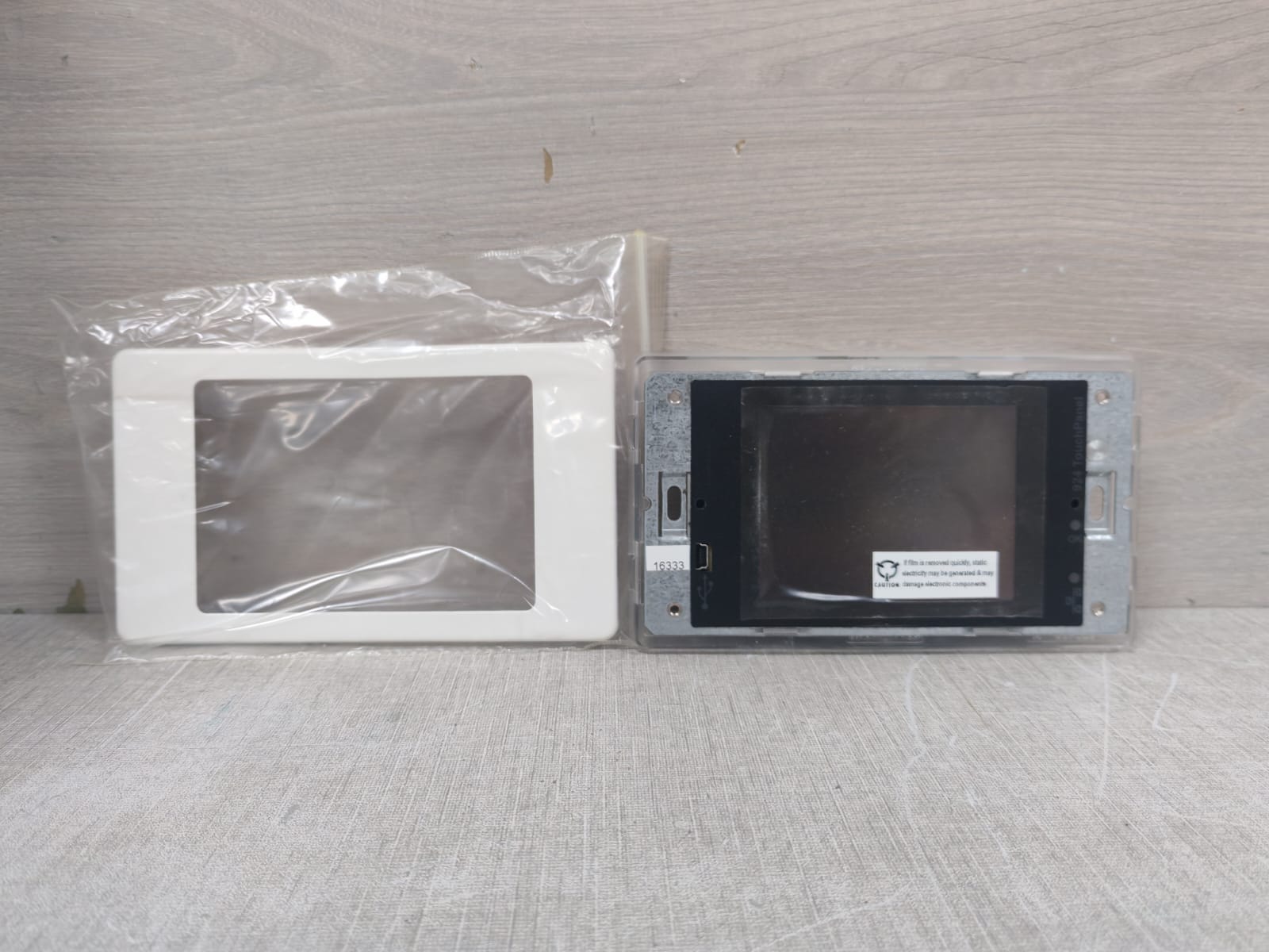 HELVAR 924 - 9240 TOUCH PANEL S/W V3.6.5 REV.3 WHITE - NEW OPEN BOX