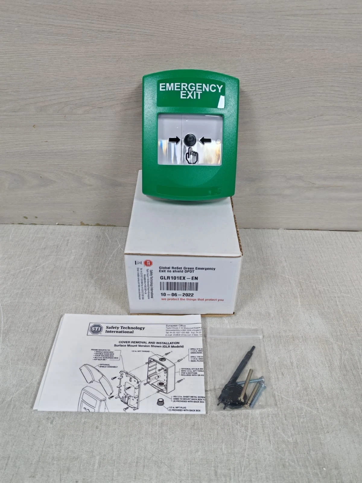 STI GLOBAL RESET GREEN EMERGENCY EXIT NO SHIELD DPDT GLR101EX-EN / New – Open box