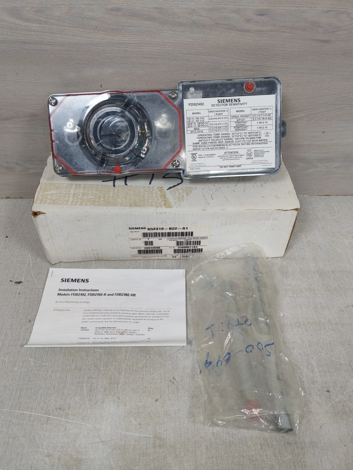 SIEMENS S54319-B22-A1 / FDBZ492 DUCT SMOKE DETECTOR / New – Open box
